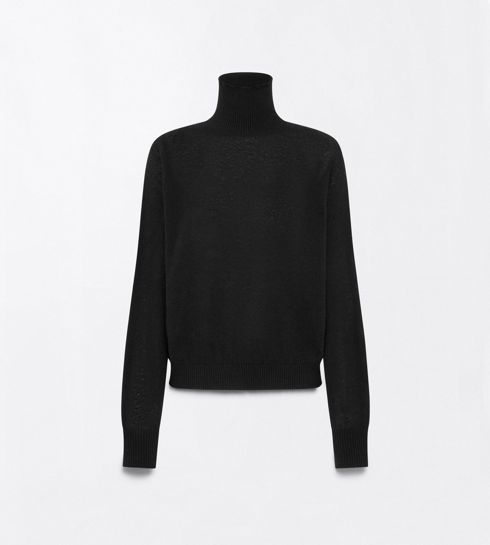 SEAMLESS CASHMERE TURTLENECK